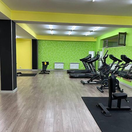 Almalyk Plaza Hotel Olmaliq Buitenkant foto