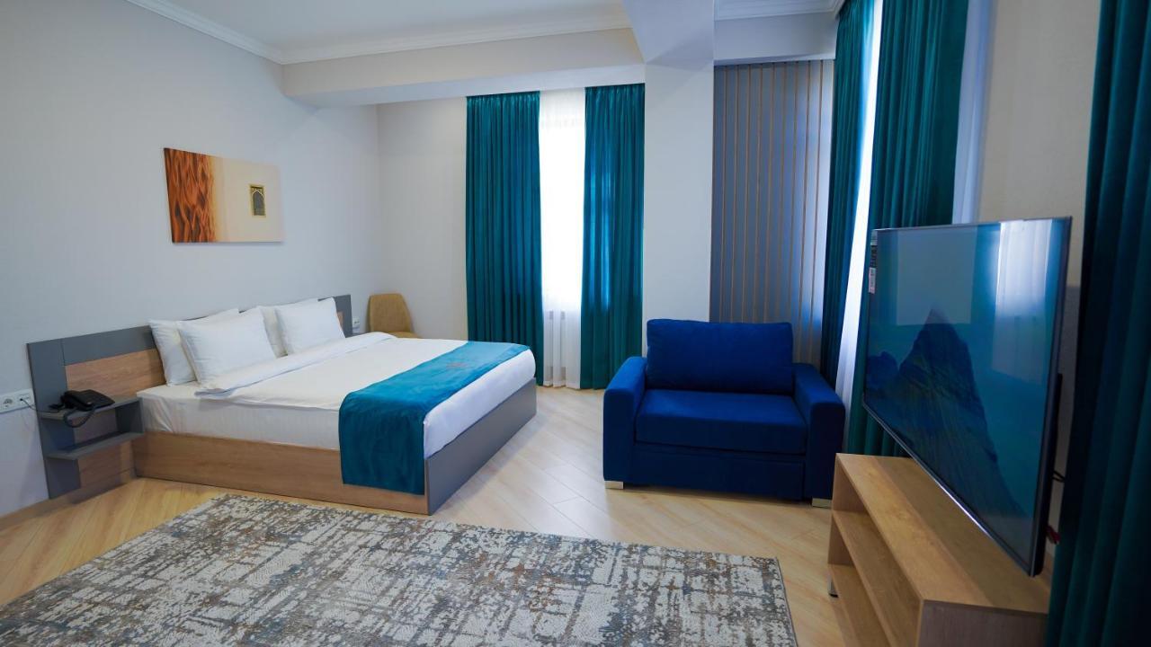 Almalyk Plaza Hotel Olmaliq Buitenkant foto