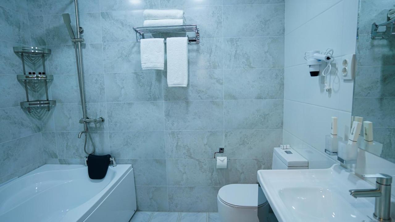 Almalyk Plaza Hotel Olmaliq Buitenkant foto